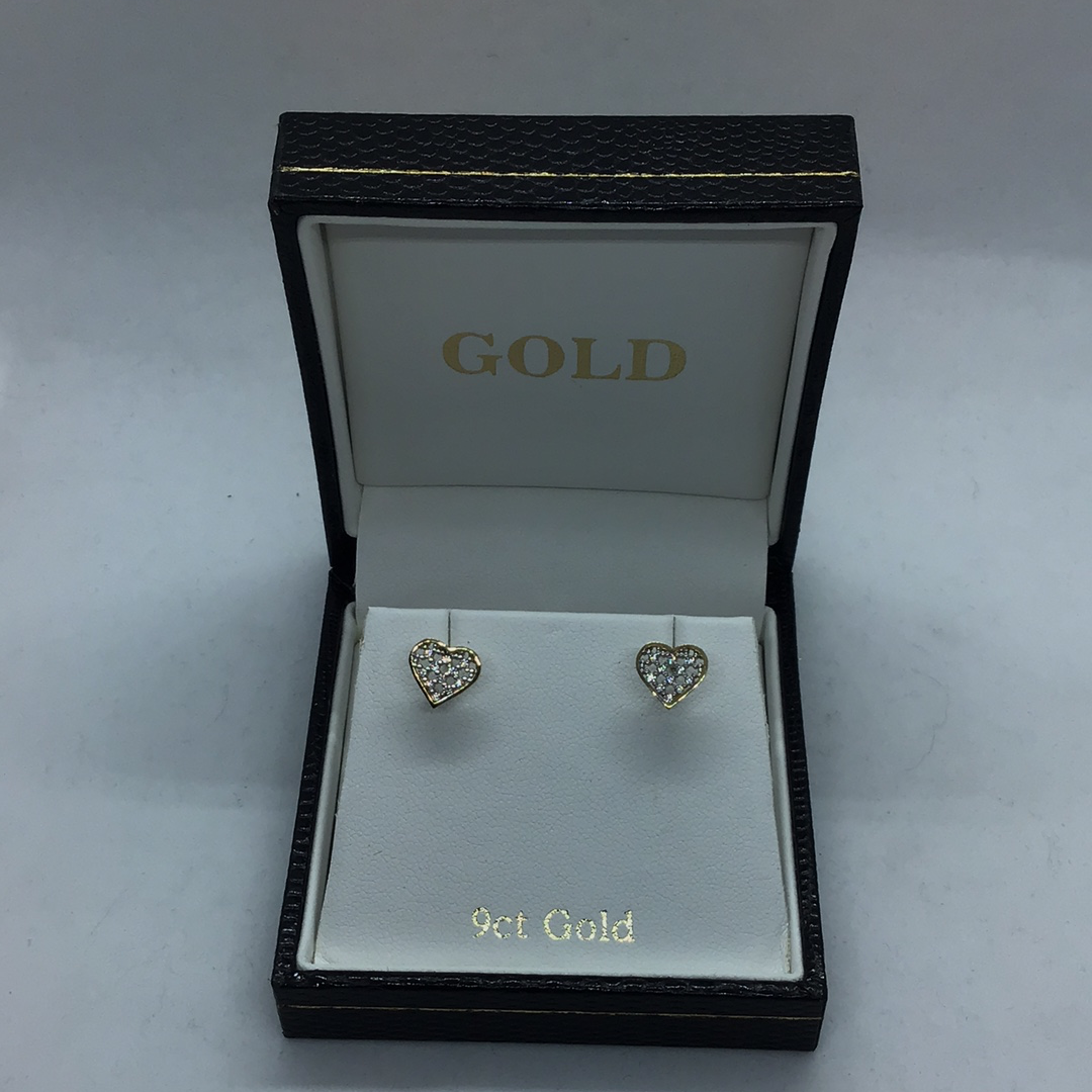9ct Gold Heart shaped Stud Earrings