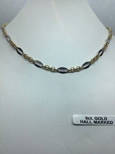 9ct. White and Yellow Gold Chain Necklace.