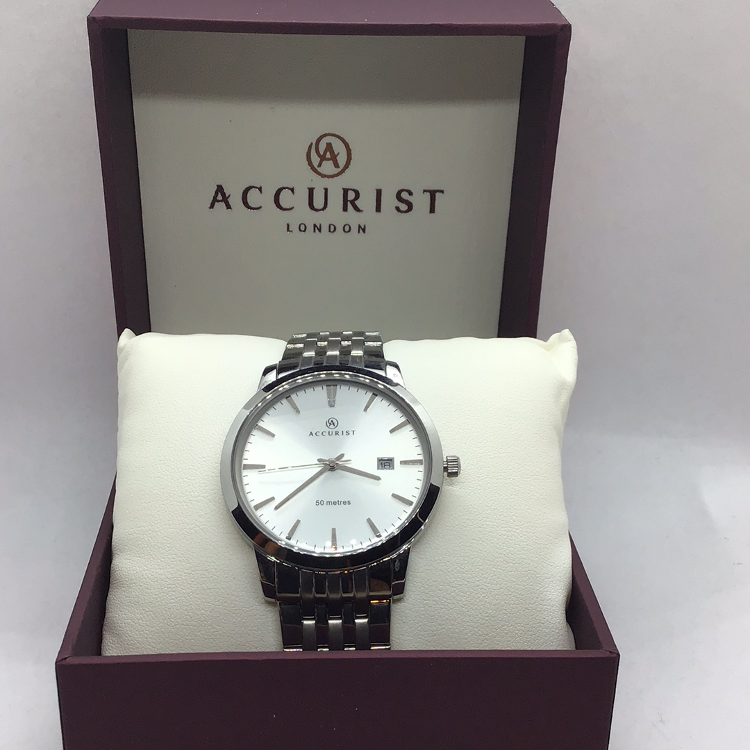 Gents Accurist Chrome Bracelet Watch.