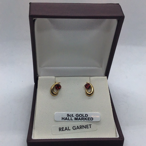9ct Gold Garnet Stud Earrings