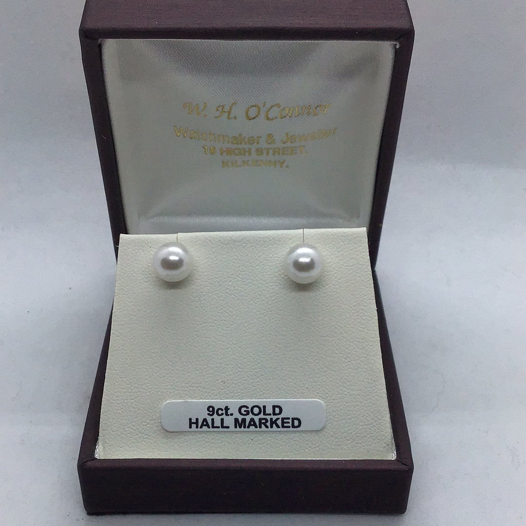 9ct Gold Pearl Stud Earrings.