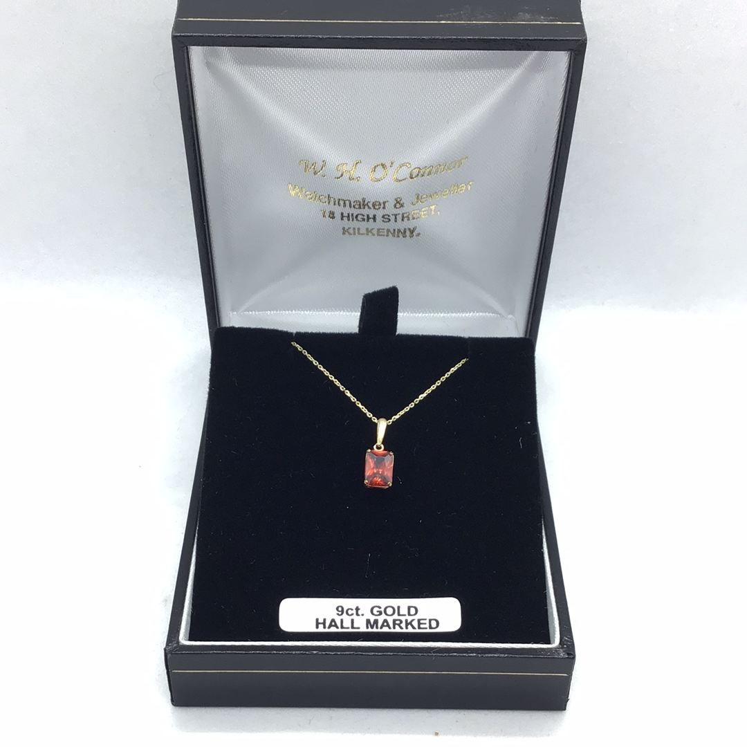 9ct Gold Garnet Pendant