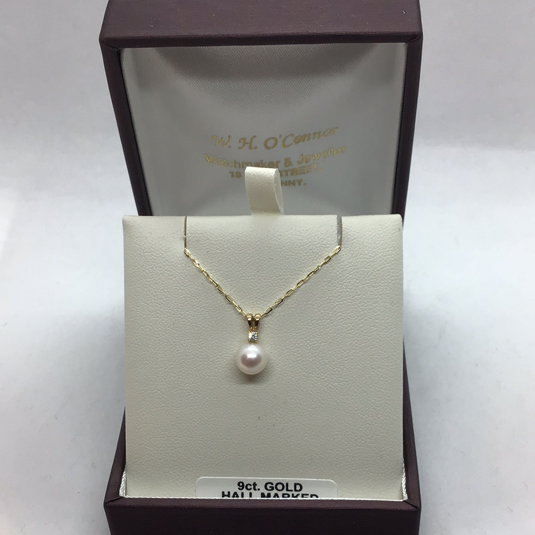 9ct. Gold Pearl Pendant