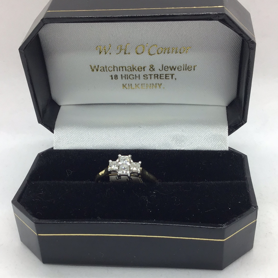 Engagement Ring 4 Diamonds